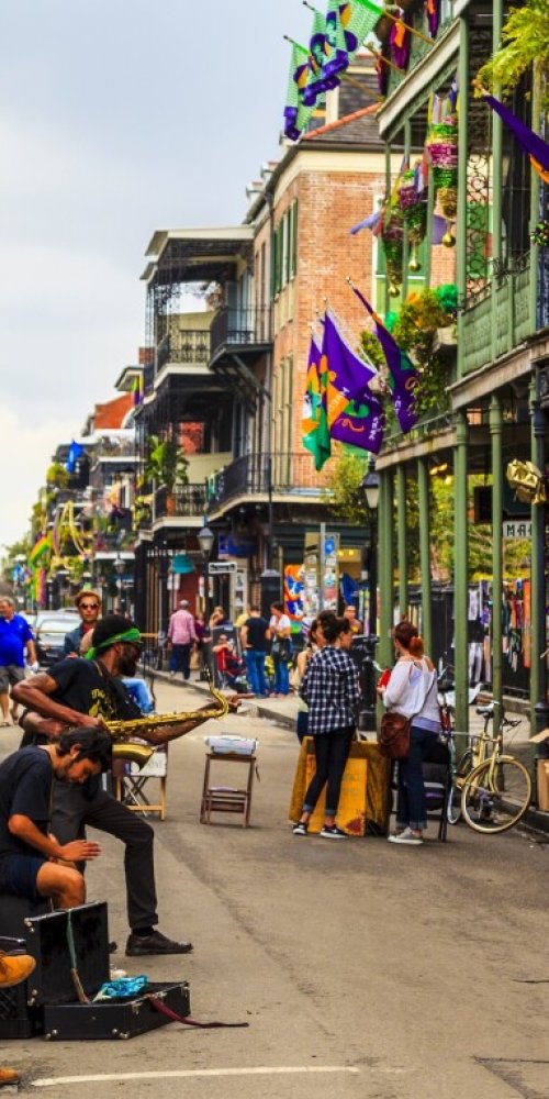 Streetcar moving through New Orleans