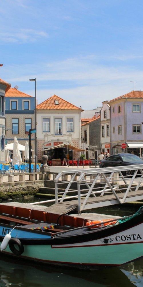Cycling along the canals in Aveiro