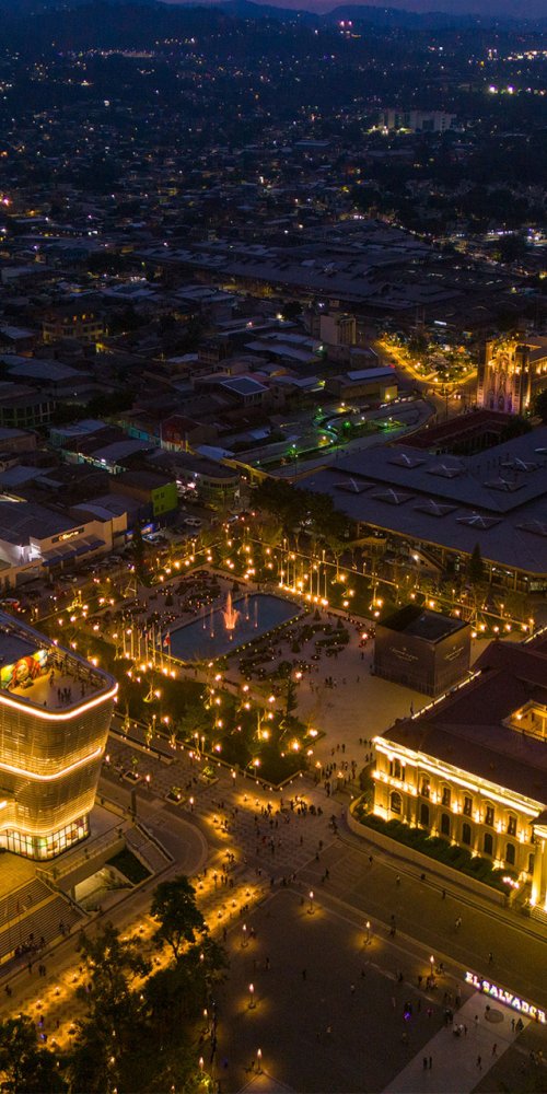 Cyclist on a city street in San Salvador, SV