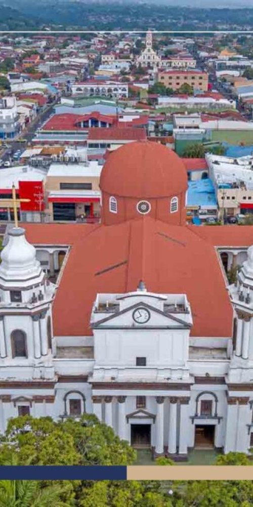 Busy street scene in Alajuela, CR